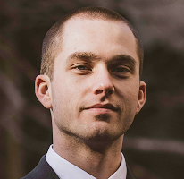 Thomas Whitfield, analista de trading y experto en el mercado de criptomonedas, en un retrato